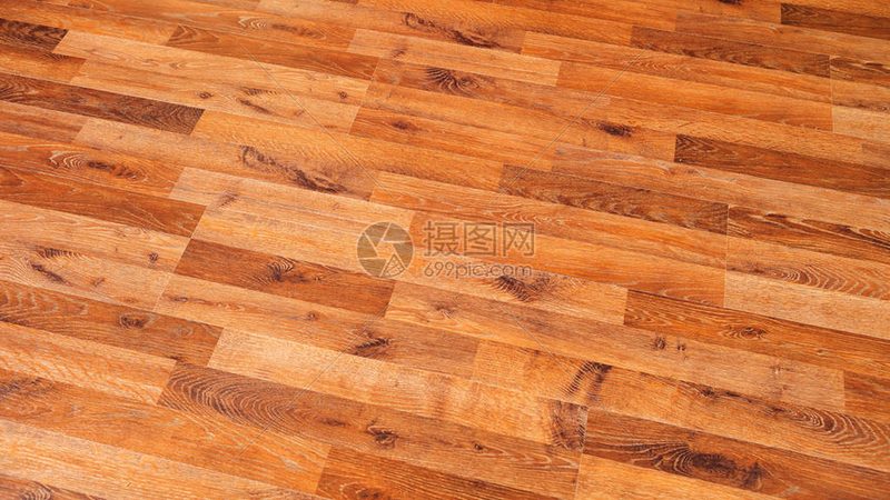 平扣强化复合地板：价格背后的价值考量**